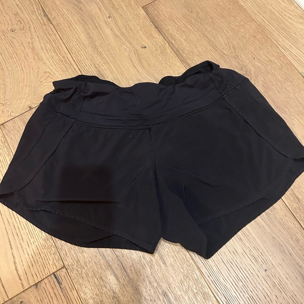 Iululemon black hotty hot shorts 4”!!!